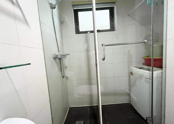 Apartment Kl Tower Makati Near Aim, Greenbelt 90mbps Wifi